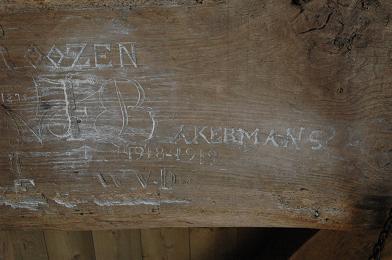 graffiti van 'F Bakermans' in de steenlijst
